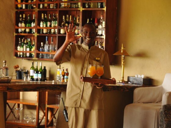 How much should I tip on safari?