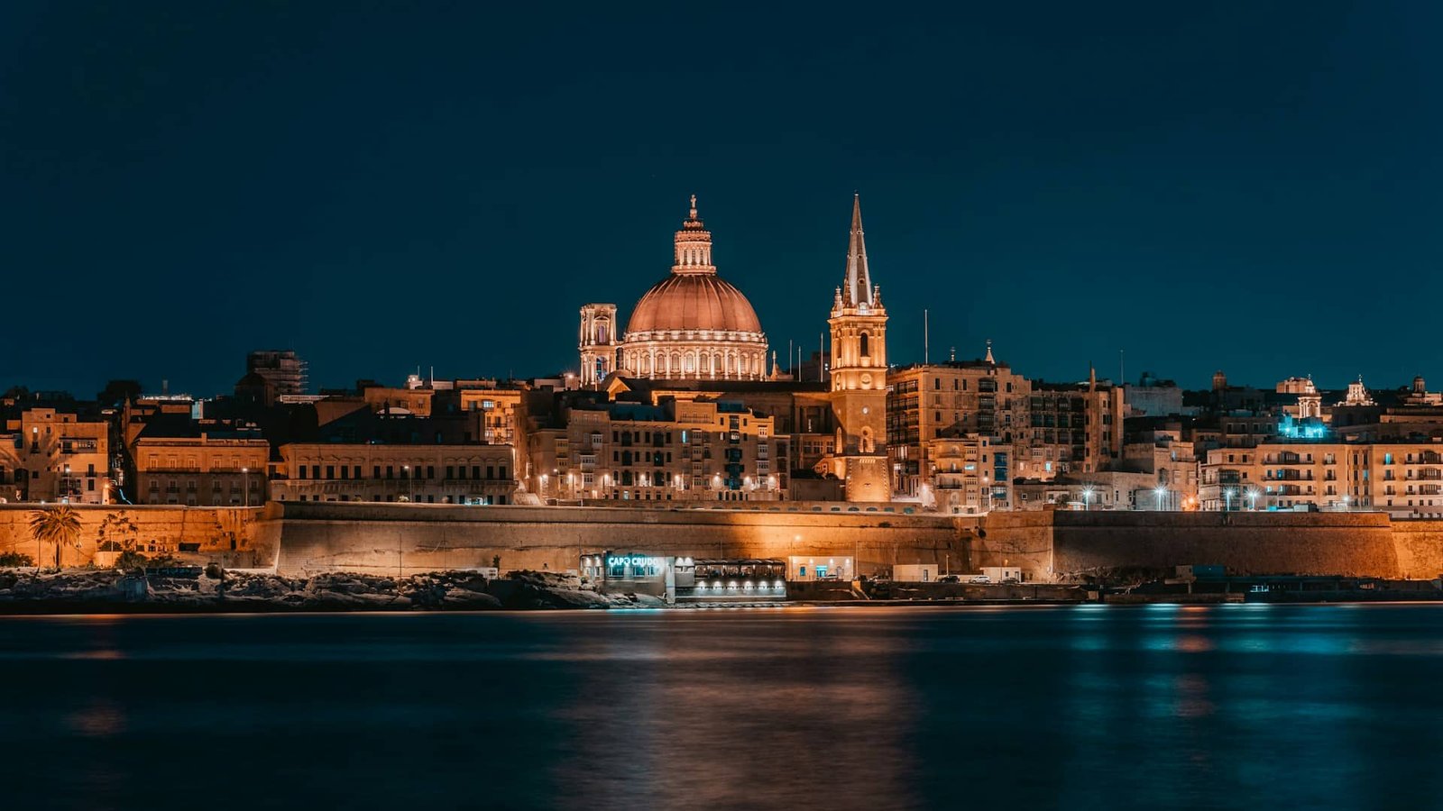 valletta malta at night